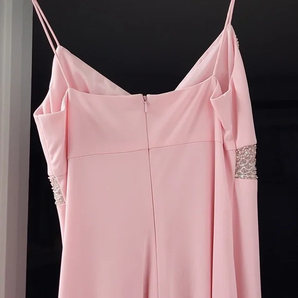 Beautiful pink sequence evening gown. - Picture 4 of 4